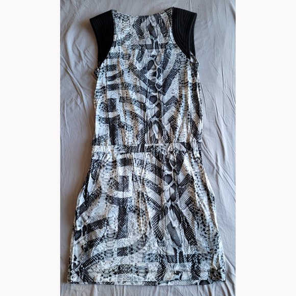 NWOT BCBGMaxAzria Python Print Drop Waist Dress (XS) - Picture 4 of 9